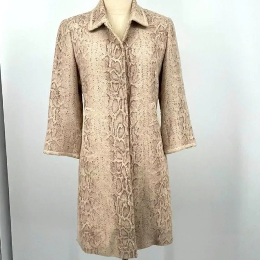 Tahari snakeskin print coat size Medium BoxS 3/4 sleeves medium length